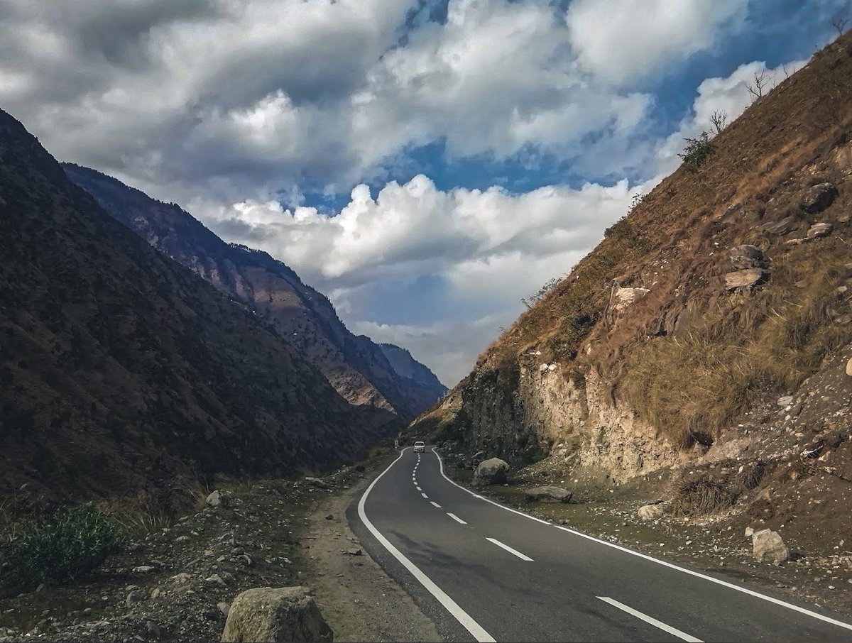 fatima_quee_788's tweet image. Most projects will benefit the Jammu region. Unlike earlier phases, this funding is only for new roads, not upgrades. The Centre will fund ₹3,801 crore, and J&amp;amp;K will contribute ₹422 crore.
#Devolopment
#aajkabharat