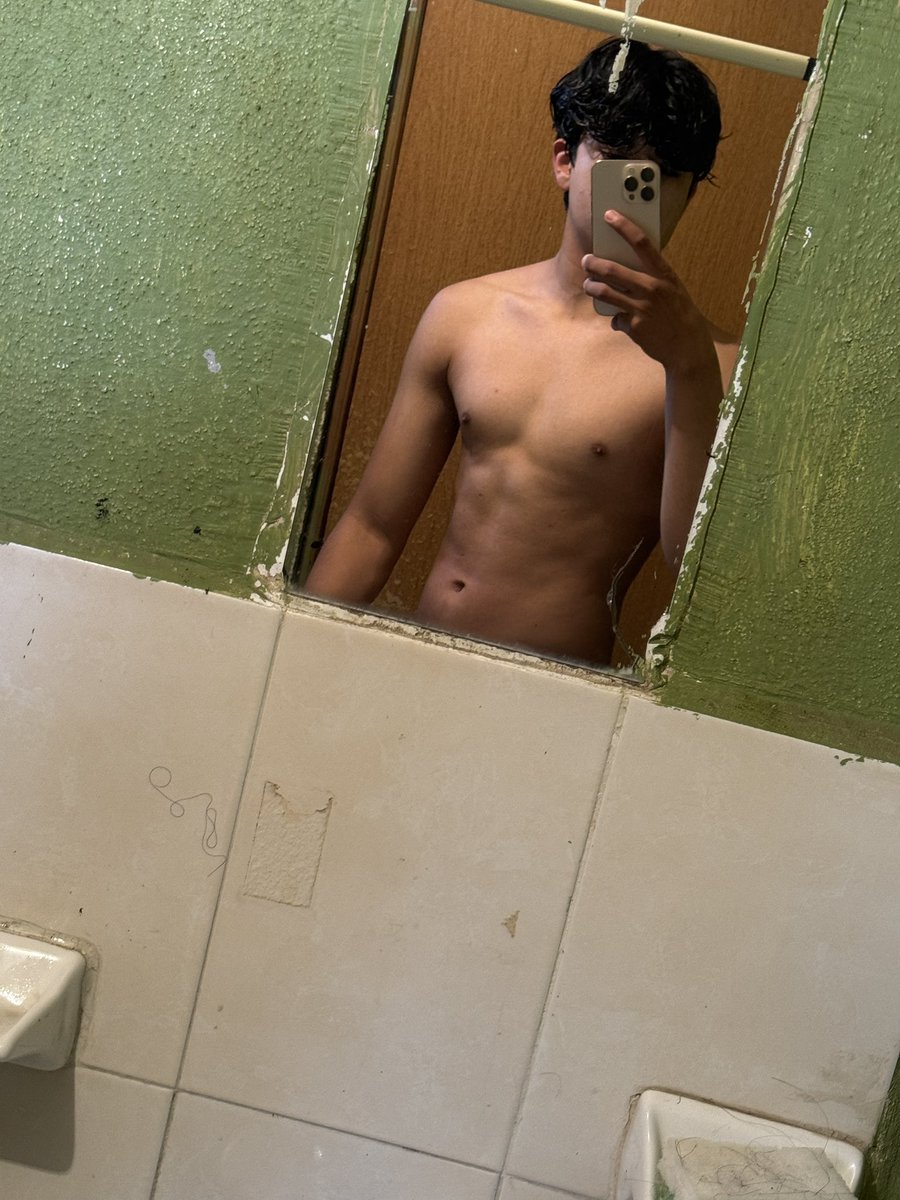 PogaPopa28388's tweet photo. Algún bro de pajas o encuentro yo de Fresnillo versátil tengo 18 manden dm https://t.co/ASY84qUJvm