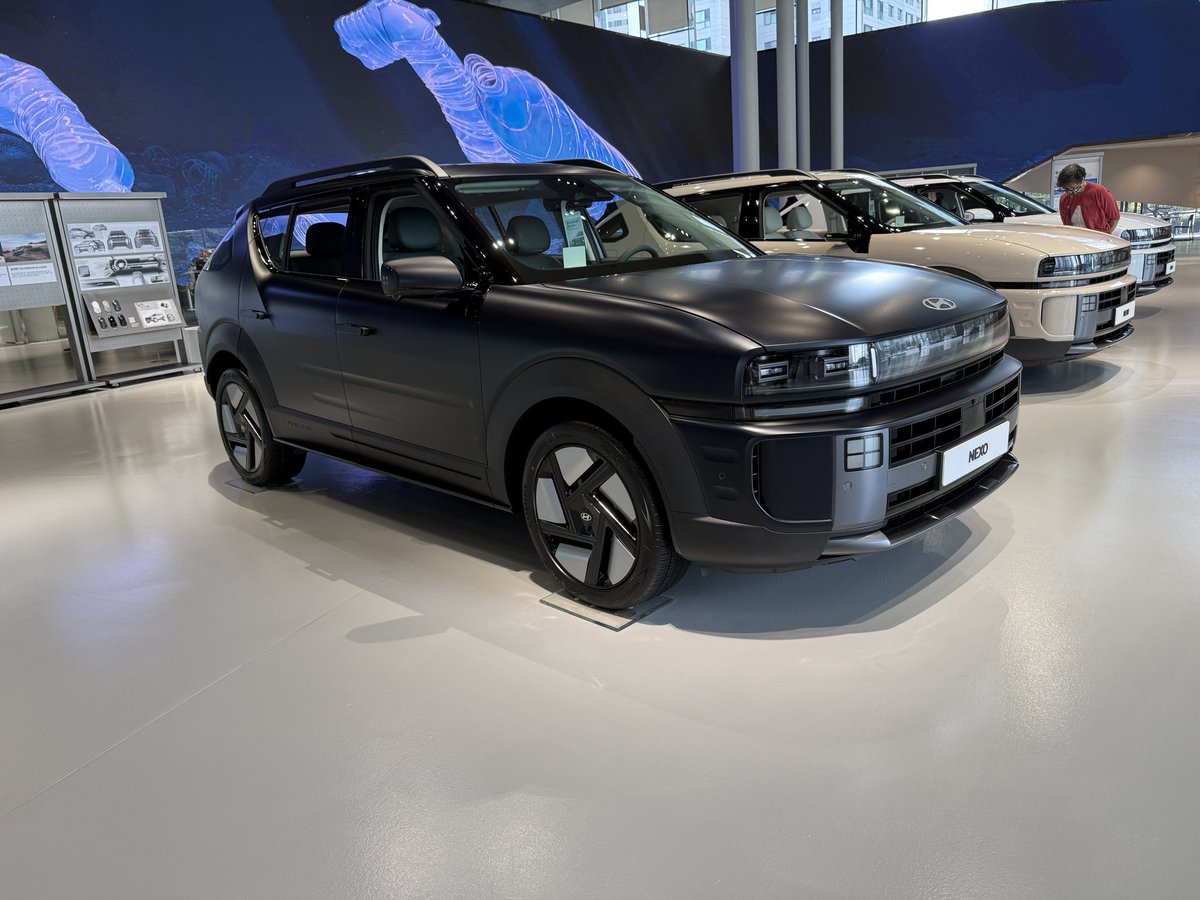 TechT50304055's tweet image. 先週の韓国、Hyundai SHOWROOM取材から。
水素自動車、FCEVの NEXO新型をチェック。写真で見た限り、それほどの感激はなかったけど、いなぁー、実車はちがいました。総じて良いクルマ
#FCEV
#Hyundai
#NEXO
#水素燃料自動車