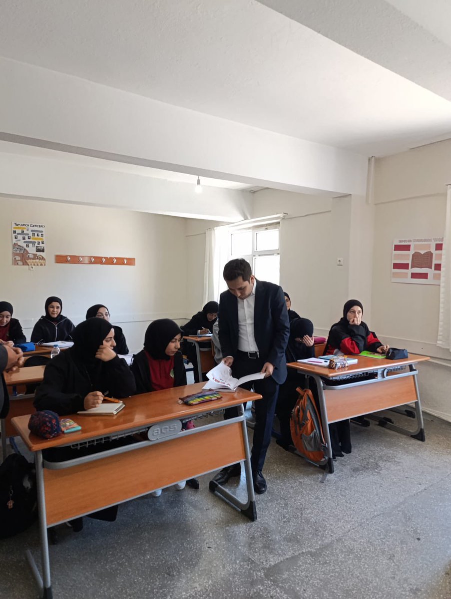 ykaihl's tweet photo. Yıldızeli Kaymakamı Sayın İsmail Bildirici, İlçe Milli Eğitim Müdürü Sayın Erdal Karadağ ve Şube Müdürleri okulumuzu ziyaret ettiler. Eğitim-öğretim çalışmaları, öğrencilerimizin başarıları hakkında bilgi alan Kaymakamımız, öğretmen ve öğrencilere başarı dileklerinde bulundu. https://t.co/1HKejBM87X