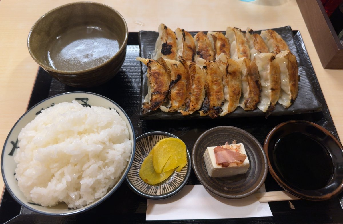 kagoshima_iko's tweet image. 薩摩川内市の「味処まるしょう」さんで”焼き餃子定食BIG”！
美味しい餃子が15個も食べれる定食はなんと980円。
お肉専門店が営業しているので他のお肉メニューもおすすめです。
#薩摩川内市 #餃子 #鹿児島