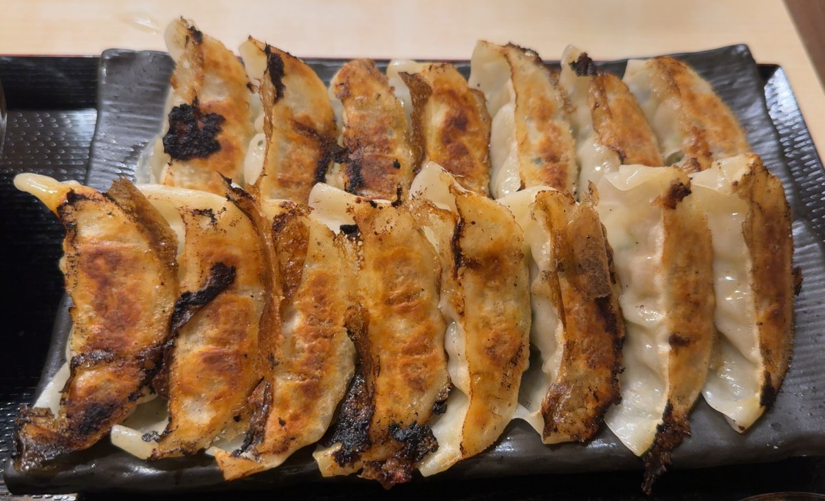kagoshima_iko's tweet image. 薩摩川内市の「味処まるしょう」さんで”焼き餃子定食BIG”！
美味しい餃子が15個も食べれる定食はなんと980円。
お肉専門店が営業しているので他のお肉メニューもおすすめです。
#薩摩川内市 #餃子 #鹿児島