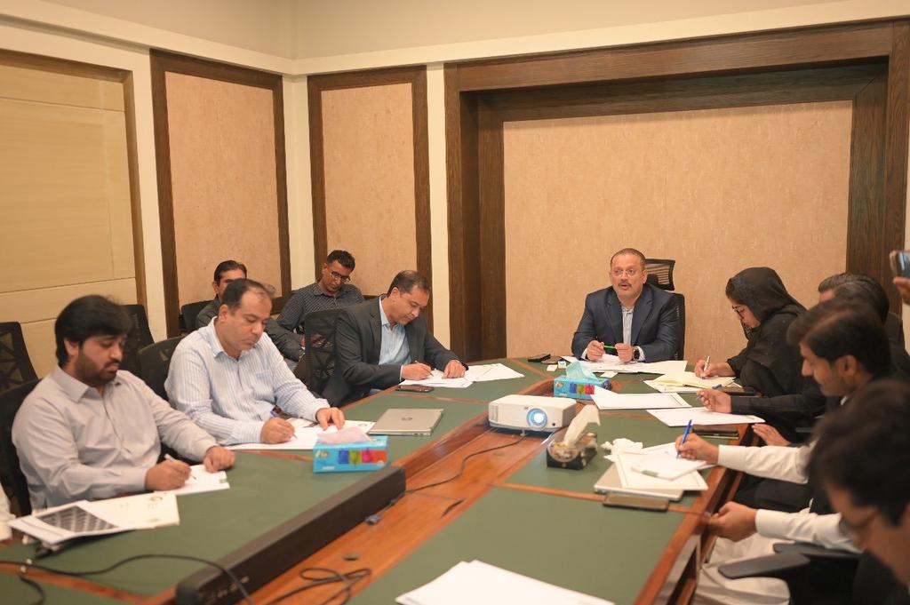 ImtaizBabar's tweet photo. پبلک ٹرانسپورٹ پر انحصار کرنے والی خواتین کے لیے سندھ حکومت کی نئی اسکیم خوش آئند فیصلہ ہے۔
تعلیم، ملازمت اور ضروریات — اب خواتین کو سفر میں سہولت میسر ہوگی۔
#SindhGovt
#WomanRight
@sharjeelinam https://t.co/nxZ1nhAwVC