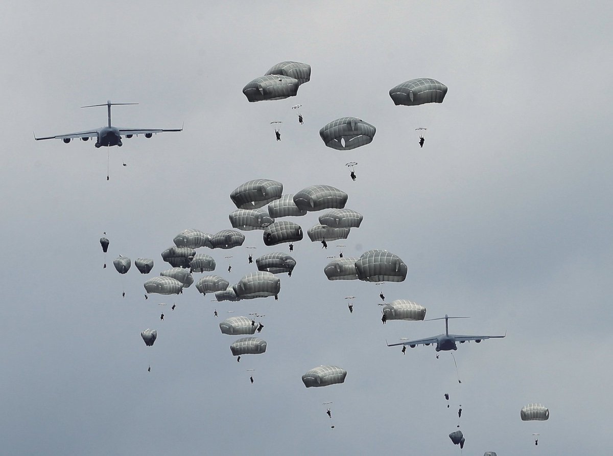 🪂 Cada salto comienza mucho antes de despegar.

En la Compañía de Lanzamiento Paracaidista de la #BRIPAC, más de cien especialistas trabajan a diario para que todos los paracaídas estén listos.

🧐 Un trabajo minucioso y clave para garantizar la seguridad de los saltadores.