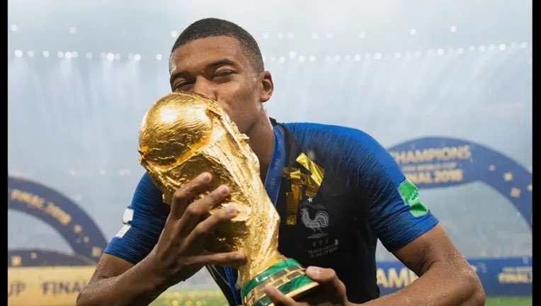 Dembele:
World Cup ✅
UCL ✅
Ballon D'or ✅

Mbappe:
World Cup ✅
UCL ❌
Ballon D'or ❌

Dembele wiped Mbappe's 8 years legacy with just one good season 😭😭