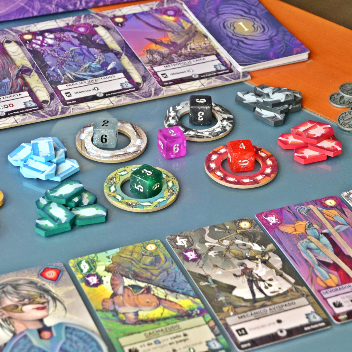 #Etherstone es un juego de draft de cartas y dados. El protagonismo del draft es absoluto, jugando únicamente con las 7 cartas que hayamos seleccionado. Muy buena opción si os gusta este estilo, aunque sin aportar ninguna novedad. Análisis completo en instagram.com/gameoftokens/