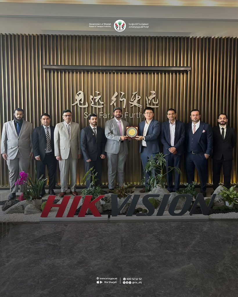 ضمن جهودها لتعزيز التحول الرقمي والاطلاع على أحدث الحلول التقنية في قطاع النقل، زار وفد من هيئة الطرق والمواصلات بالشارقة مقر شركة Hikvision في مدينة هانغتشو بالصين، للاطلاع على التجارب العالمية في مجال الأنظمة الذكية.

وتركزت الزيارة على استعراض التقنيات الحديثة المرتبطة بالذكاء