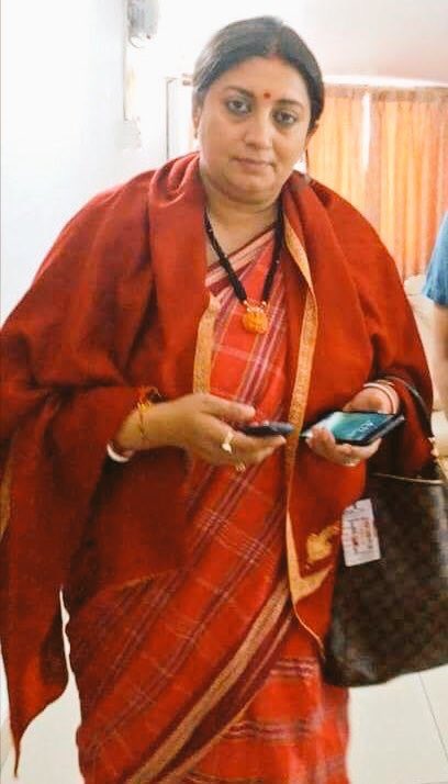 <a href="/smritiirani/">Smriti Z Irani</a> कहा था तुलसी जी, लेकिन गर्व कह रहा कि तुम रखो स्वदेशी, मुझे तो मम्मी जी के लिए ये ढाई लाख वाला LV पर्स खरीदना है। गर्व को एक ऐसा हो लेटेस्ट आईफोन भी चाहिए और गर्व को आपके बेटे की तरह इंग्लैंड से एक डिग्री भी चाहिए। 

गर्व बहुत तेज हो गया है अब, मानेगा नहीं।