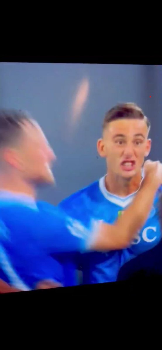 Danila0909's tweet image. 🚬😏
#ForzaNapoliSempre