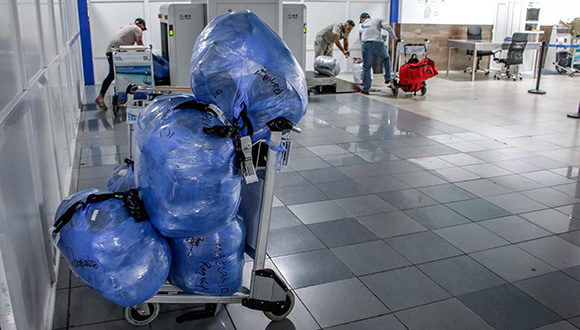 Se extiende el plazo de los beneficios arancelarios para la importación sin carácter comercial de alimentos, aseo, medicamentos e insumos médicos, por la vía de pasajeros como equipaje acompañado, así como las plantas eléctricas, hasta el 31/01/2026.