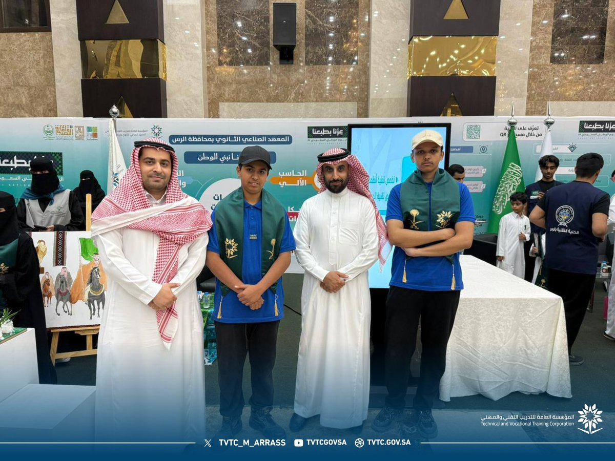 زيارة |

زيارة سعادة نائب المحافظ لسياسات التدريب والجودة المهندس/ صالح الحوشاني لجناح المعهد الصناعي بالرس المشارك بحفل اليوم الوطني 95 والمقام بمركز الأمير سلطان الحضاري..

#عزّنا_بطبعنا 
#SaudiNationalDay95 
#التدريب_التقني