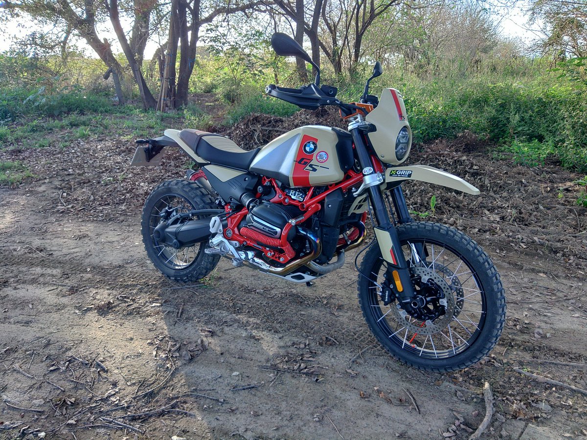 KTM819O4's tweet photo. #R12GS #ブレーキターンの練習 #EnduroProMode
17インチモデルの方がいいかなぁ?と思いましたがやっぱりブレーキターンはできた方が良いので18インチしかありません!(^-^ゞ https://t.co/EczzoN470Z