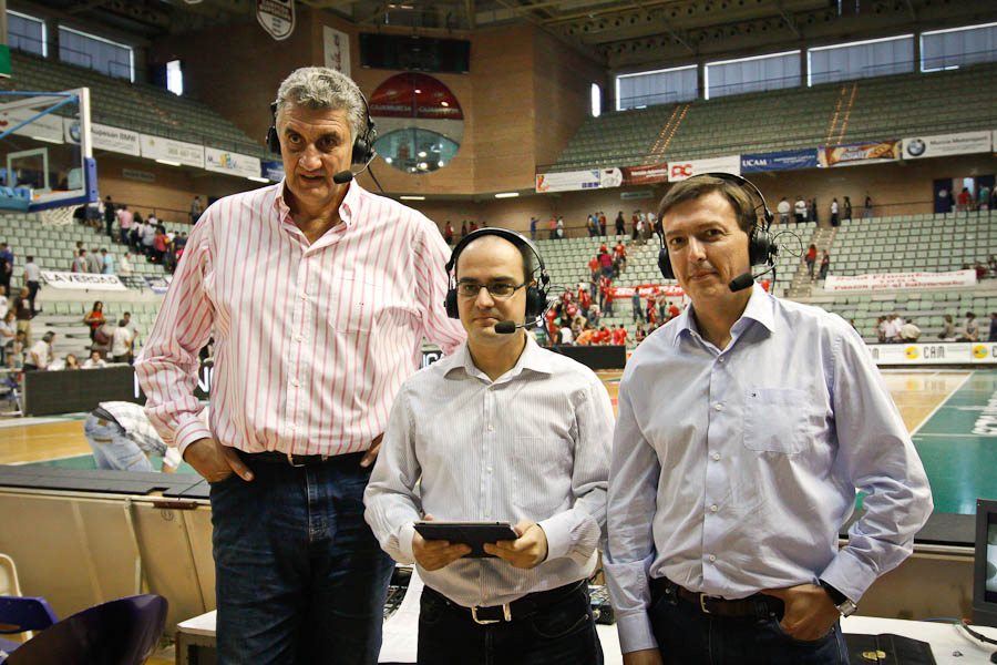 JaviMGomez's tweet photo. @UCAMMurcia @fernandoromay1 Qué jóvenes éramos... 

Y ahí también mi arbi favorito... @fjcarvajal https://t.co/AgVI552gC5