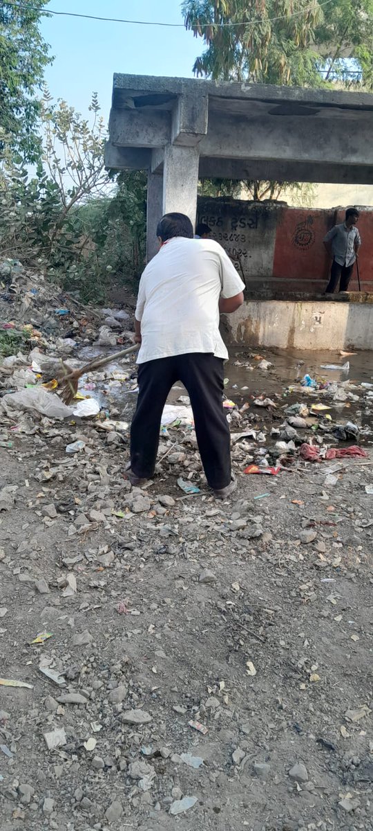 SihorTdo's tweet photo. શિહોર તાલુકાના અલગ અલગ ગામે 'સ્વચ્છતા હી સેવા ૨૦૨૫' અભિયાન અંતર્ગત જળાશયોની સ્વચ્છતા કરવામાં આવેલ.
#SHS2025 #SwachhataHiSeva2025 #Swachhotsav
#NirmalGujarat2.0
#CRD_Gujarat
#SBMR_Gujarat
#SwachhGaon_SwasthGaon
#SwachhSujalGaon
#HarGharSwachhta
#SHS2025CTUTransform https://t.co/MSNWEMSHo6
