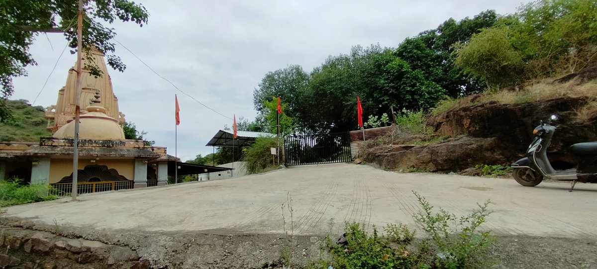 શિહોર તાલુકાના વિવિધ ગામે 'સ્વચ્છતા હી સેવા ૨૦૨૫' અભિયાન અંતર્ગત ધાર્મિક સ્થળોની સ્વચ્છતા કરી સ્વચ્છોત્સવ કાર્યક્રમ કરવામાં આવેલ.
#SHS2025 #SwachhataHiSeva2025 #Swachhotsav #NirmalGujarat2.0 #CRD_Gujarat #SBMR_Gujarat #SwachhGaon_SwasthGaon #SwachhSujalGaon #HarGharSwachhta