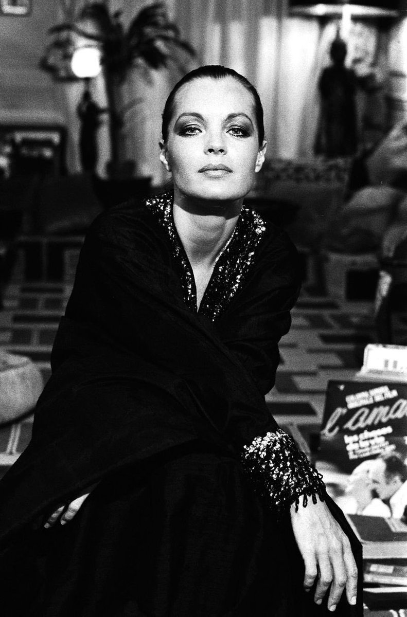 Mon actrice préférée aurait eu 87 ans aujourd’hui. 

Romy Schneider, photographiée par Giancarlo Botti