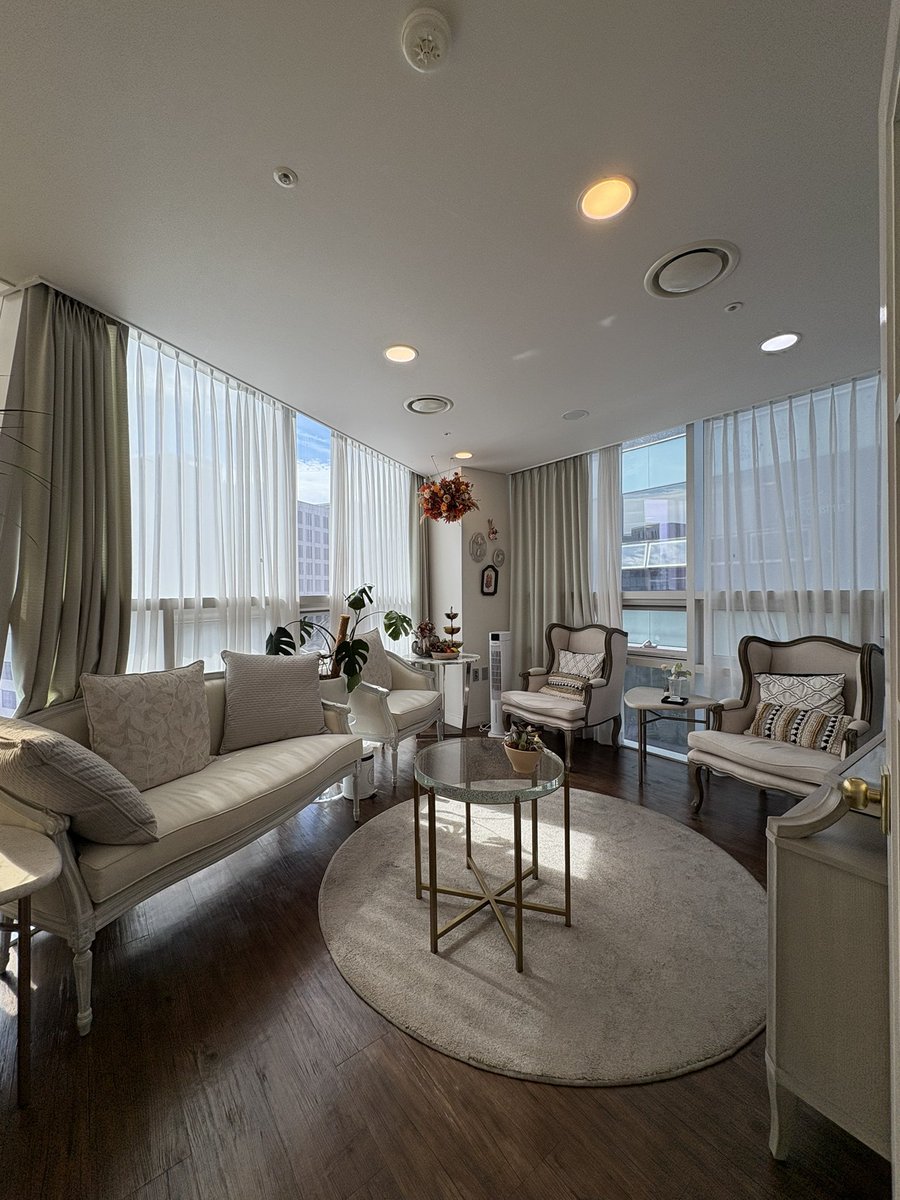 iamaina1026's tweet image. エレーブクリニック🥰❤️@elevclinic__jp

韓国で肌管理してきたよ🥹色素沈着を治せるレーザーや鎮静管理とかしてきた♡♡

めちゃくちゃ肌が綺麗になって院内も凄く綺麗でスタッフの皆さんも優しくて本当に最高だった🥰🥹

ぜひ行ってみてね〜♡♡
#pr