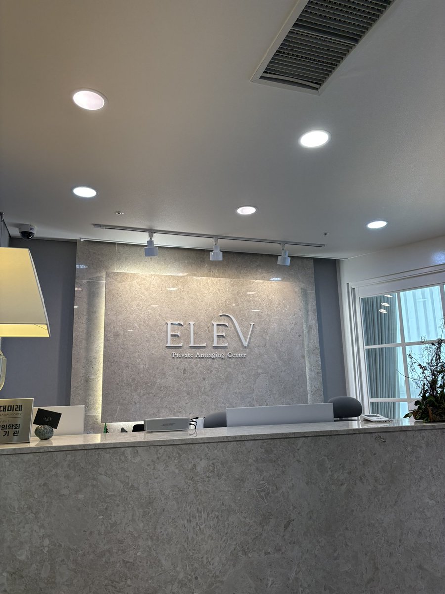 iamaina1026's tweet image. エレーブクリニック🥰❤️@elevclinic__jp

韓国で肌管理してきたよ🥹色素沈着を治せるレーザーや鎮静管理とかしてきた♡♡

めちゃくちゃ肌が綺麗になって院内も凄く綺麗でスタッフの皆さんも優しくて本当に最高だった🥰🥹

ぜひ行ってみてね〜♡♡
#pr