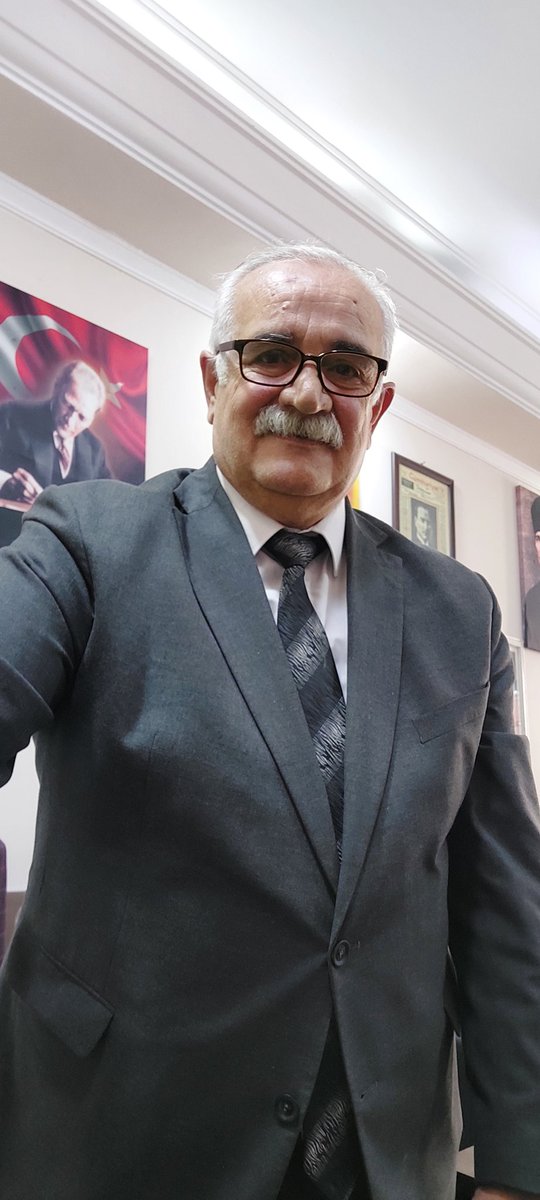 Günaydın dostlar
Yeni bir gün yeni umutlar
Birlikte güçlüyüz birlikte başaracağız
Halkın sevgisi ve emeğiyle aydınlık yarınlara