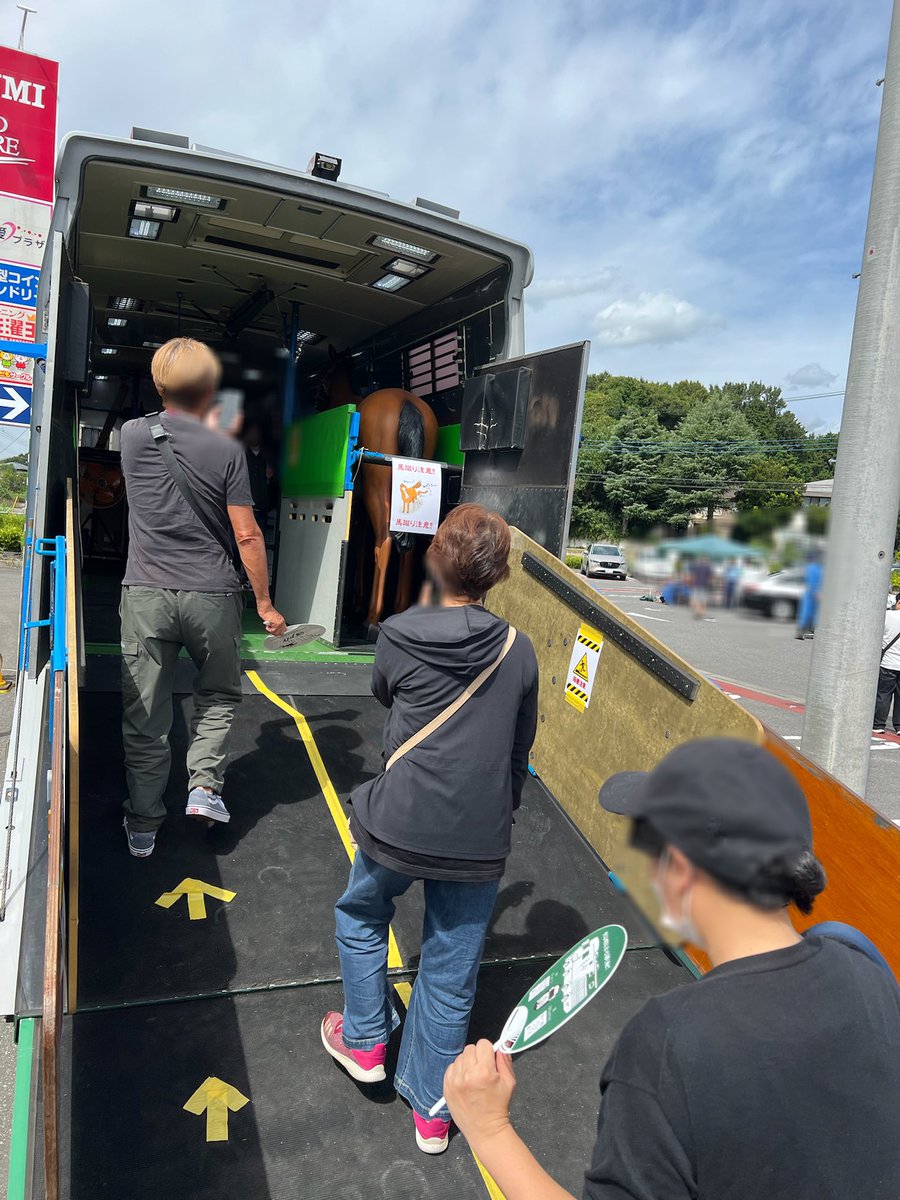 NBahitsu's tweet image. 本日は『美浦村UMAフェスタ』に馬運車を展示させていただきました🚛🌷
多くのお客様に馬運車を知っていただき、お楽しみいただけましたら幸いです🌟
ご来場頂いた皆様、誠にありがとうございました😊