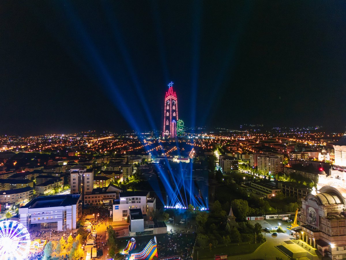 flystackshows's tweet image. Day 1-Baia Mare — Thousands of people, thousands of souls, united under one sky, sharing a single story that lit up the night❤️