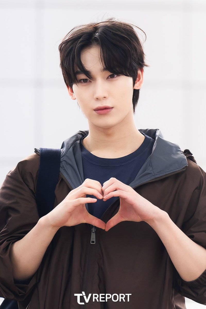 sunoo soft dark brown hair almost looks like db era is back 🥹