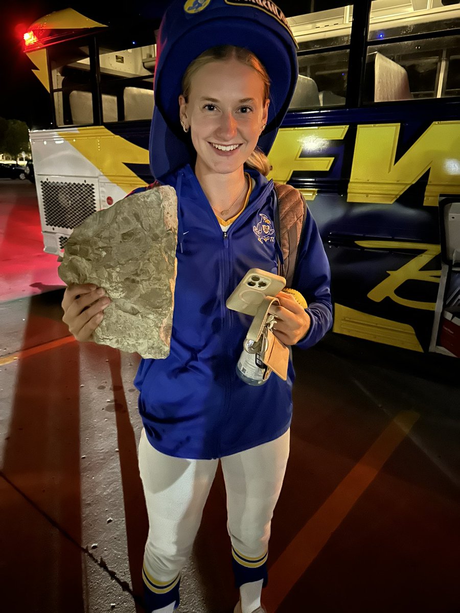 Jays fall in Columbus. <a href="/PallatDanielle/">Danielle Pallat</a> sends one to the moon for a home run. Best part of our sport is we get to play again tmw. Keep grinding kids. <a href="/SewardBlueJays/">SewardBlueJays</a> #runyourrace