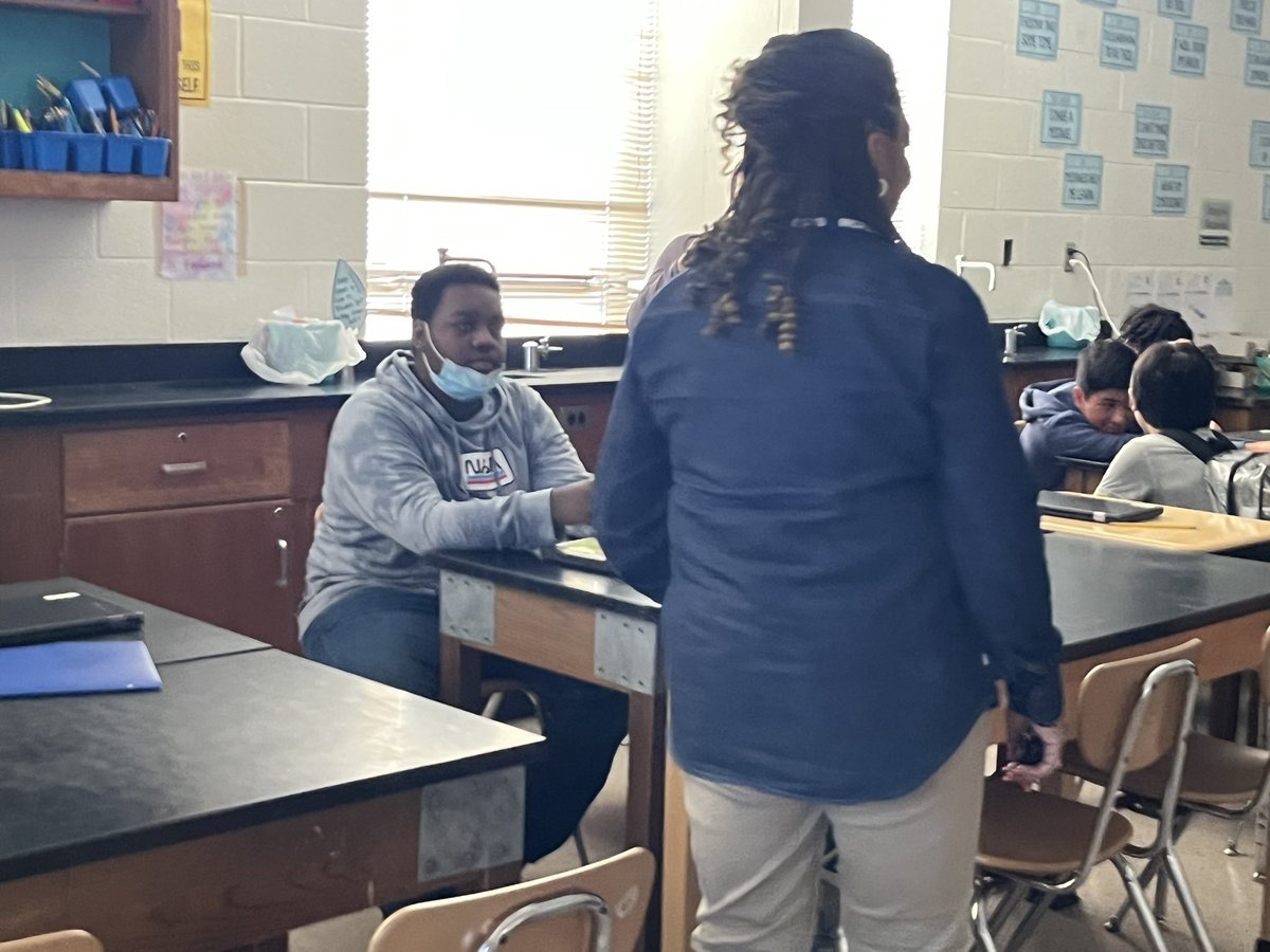 mcpsEDUCATOR's tweet image. MOCOCap Monday!! Our @GMSVikings 8th Graders engaged in a career & college ready session with Coach Redd-Latimer! Students made connections to MCPS Special Programs & RAISEC! Student on the left shared he wants to be a judge! #nextThurgoodMarshall #middleschoolmagic