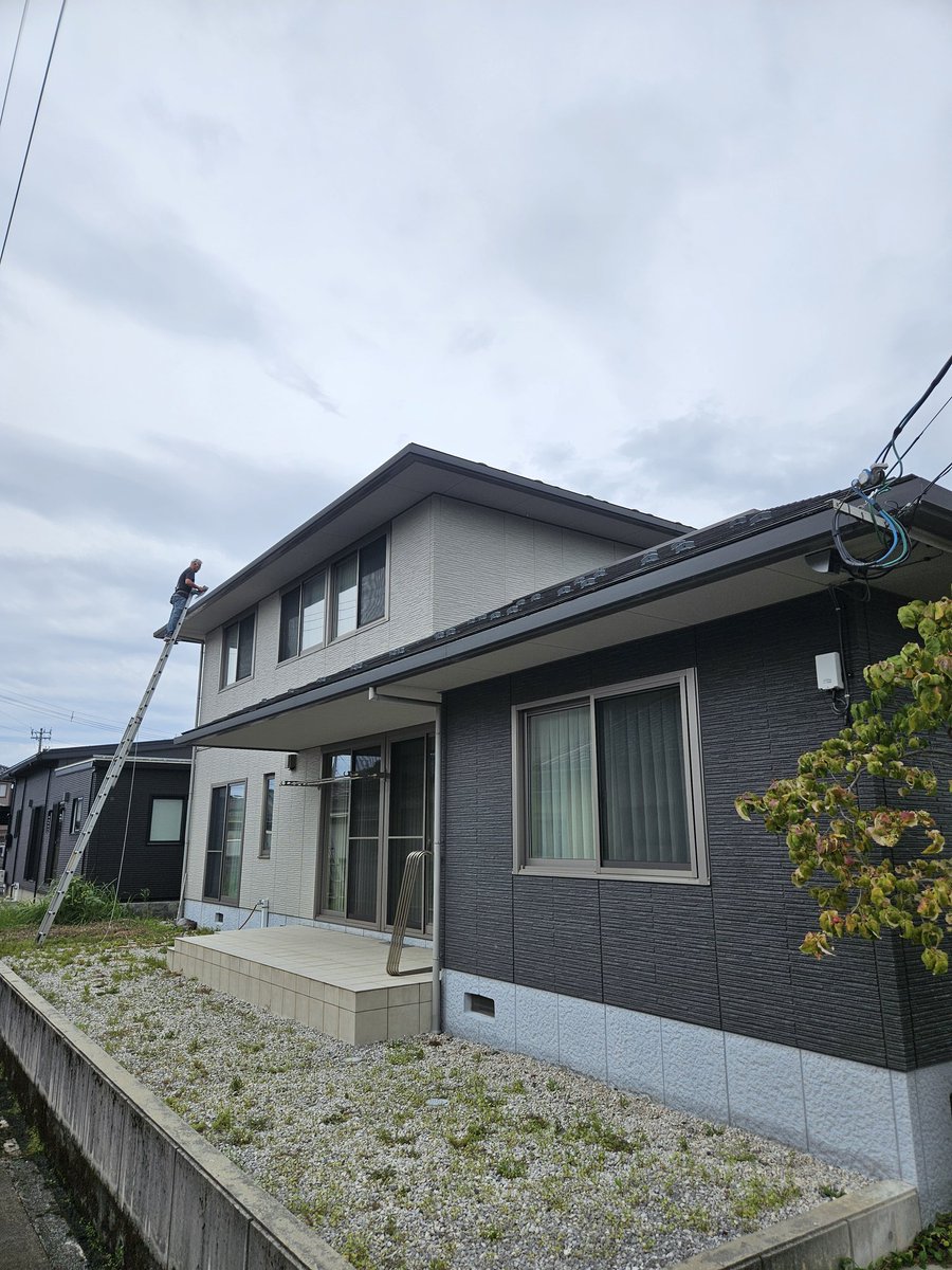 Mowzwe5Ajg55237's tweet image. 友達の瓦屋さんに屋根の修理してもらったんだけど、親友価格にしてくれたので余ったお金を競輪にぶちこみます！
#ぺーちゃんねる
#加藤慎平
#松井律
#岩崎彩加
#屋根補修