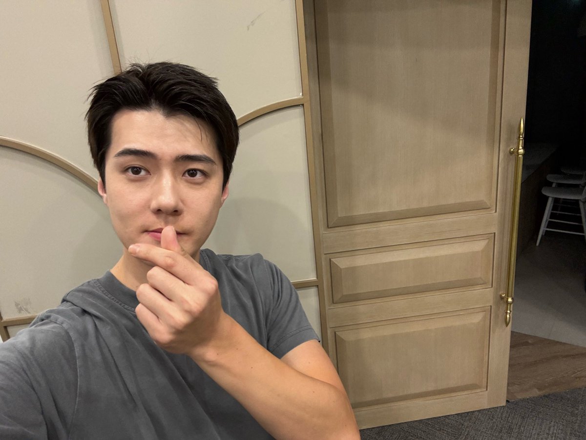 SEHUN BBL!!! OH MY LOOK AT HIM 😭🧡

📸
"Ppyong"
"I'm gonna eat jjamppong, jjajang, and tangsuyuk for lunch"
"Everyone, have a delicious lunch"