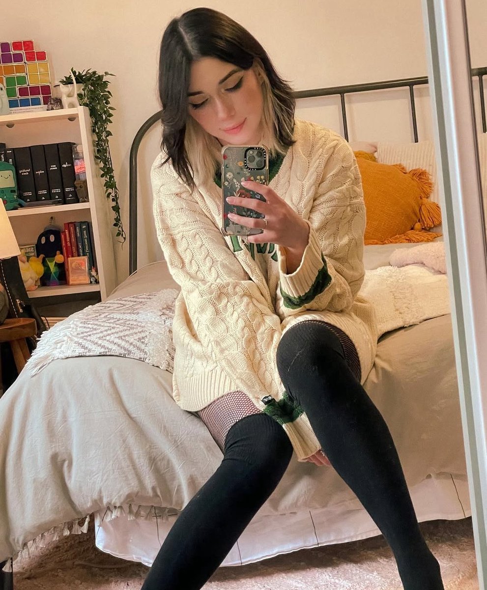 this sweater is everything 🌷