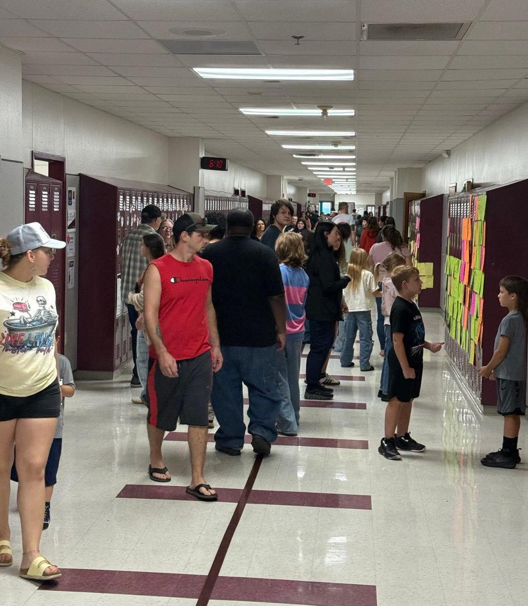 Spectcular evening <a href="/SMSBearcats/">Sherman Middle School</a> <a href="/ShermanISD/">Sherman ISD</a> Open House Tonight….#SMSC2EX #OnePurpose #OneTeam