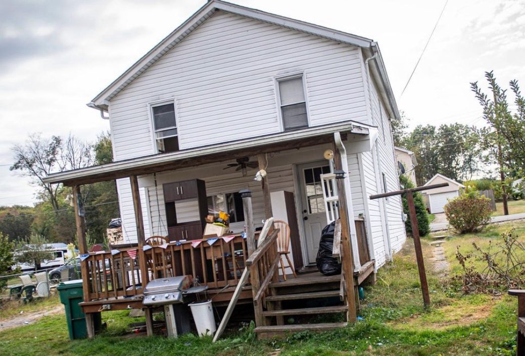 WalkCrime's tweet image. Gruesome Find in Pennsylvania: Mother Charged in Infant Deaths

September 22, 2025 – Cadogan Township, PA

A horrific discovery in a Ford City home has stunned Armstrong County. On August 30, 2025, landlord Brent Flanigan, cleaning a rental property after evicting Jessica Marie…
