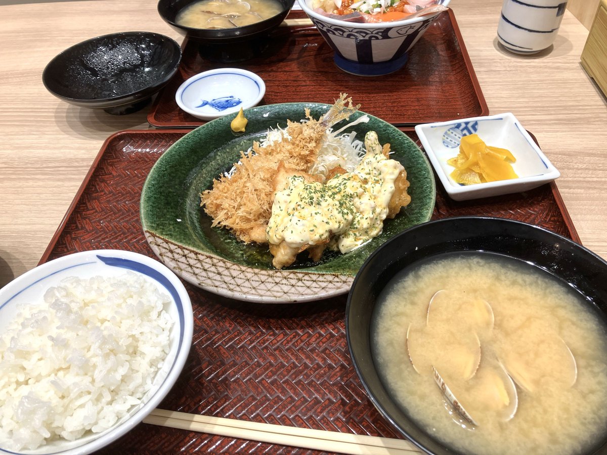 お昼ご飯のチキン南蛮とアジフライ定食美味しかった〜！(⸝⸝◜~◝⸝⸝)