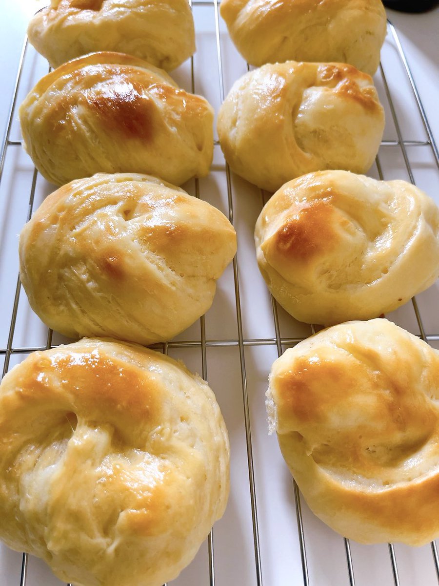ミルクブレッドを作りました
ミルクシートを作るという初工程がありましたがめちゃ美味かったです！

#料理記録 #パン作り  #うりぼーちゃんねるさん
