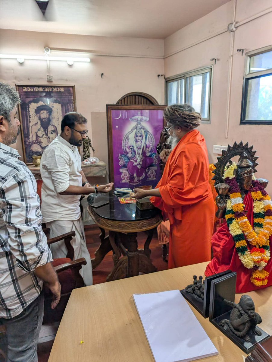 അയ്യപ്പസംഗമത്തില്‍ ശ്രീ ശക്തി ശാന്താനന്ദ മഹര്‍ഷി വാവരെ കുറിച്ച് പറഞ്ഞതിനൊപ്പമാണ് ഞാന്‍. ഏതേലും അറബി പേര് ഒപ്പം ചുമന്ന് മതേതരത്വം തെളിയിക്കേണ്ട ബാധ്യത ഹിന്ദുവിനില്ല. ശബരിമലയില്‍ ഉള്ളത് ശിവഭൂതഗണമായ വാപുരനാണ്. അത് വിളിച്ച് പറയാനുള്ള ആര്‍ജവം ഒരാള്‍ കാണിച്ചാല്‍ ആ ശബ്ദത്തെ പിന്താങ്ങണം.