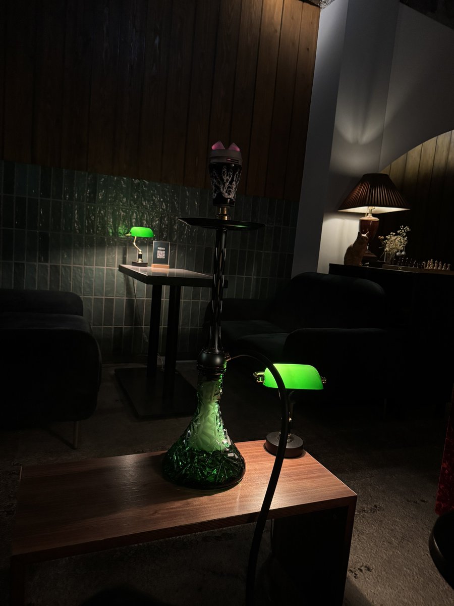 polysection's tweet image. 新たにBLADE HOOKAHの台が入りました！
Polysectionのグリーンカラーに合わせて台もグリーンに。
ダークリーフやシガーリーフとも相性良いので是非お試しください！
#シーシャ