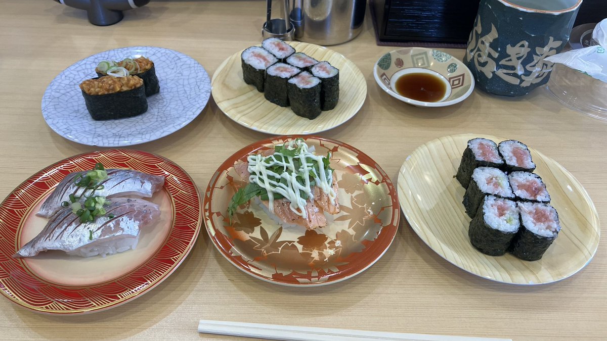 五所川原へ
魚市場の活き活き寿司
ランチメニューを狙っていったが平日限定だったので、普通に食べる～
1500円くらいでかなり満足！
これに炙りサーモン追加で頼んじゃった。