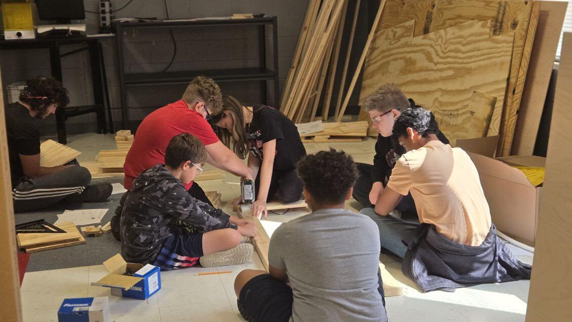 sc_robotics's tweet image. Itโs Meet the Team Monday! Today we are showcasing our Integration and Ops team, responsible for building the robot and our practice field. This talented group of individuals covers another crucial step in the engineering process. @BESTRobotics @MCBestRobotics #stem #bestrobotics