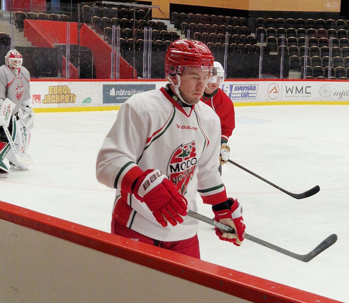 Kyle Topping gästar:
✅️ Uppväxten 
✅️ 200-poängssäsongen
✅️ Lagkamraterna
✅️ Kelowna Rockets
✅️ Nuvarande lagkamraten han hade då
✅️ AHL
✅️ Schweiz 
✅️ Västerås
✅️ MoDo
✅️ Liiga
✅️ Återkomsten
Och mycket mer!
open.spotify.com/episode/0f2lmO…
#modose #kempiscorner