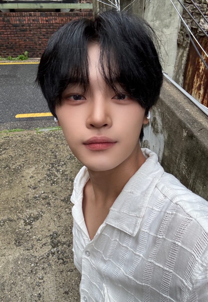 #idntt Kim Minjun stuns in a new photo