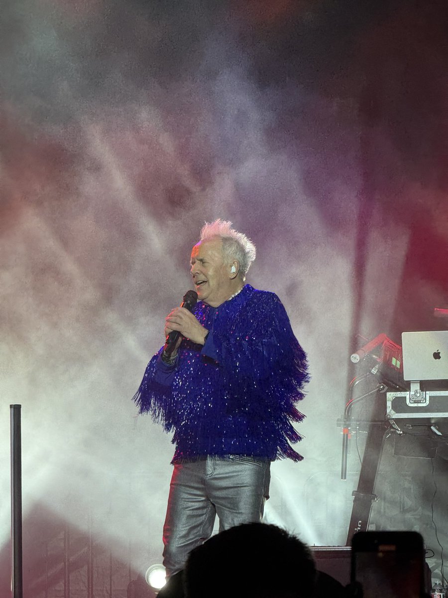 Bucket list tonight. <a href="/howardjones/">Howard Jones</a> has always been in my top 5 faves but have never been able to see him 💙💙💙His happy, dancing music is pure joy.  I loved this show so much.