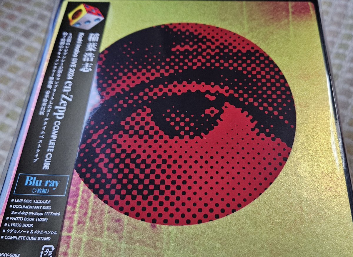 ruhakata883's tweet image. あらためて、9/23 稲葉さんの誕生日にフラゲ出来ました🙌
Musingさんありがとうございます🙏
イイ勝負だけど5ERASのほうが重いかな？⚖️
後はどこに飾るかだ、う～ん場所がない…🤔
#enZepp 
#Musing
#稲葉浩志