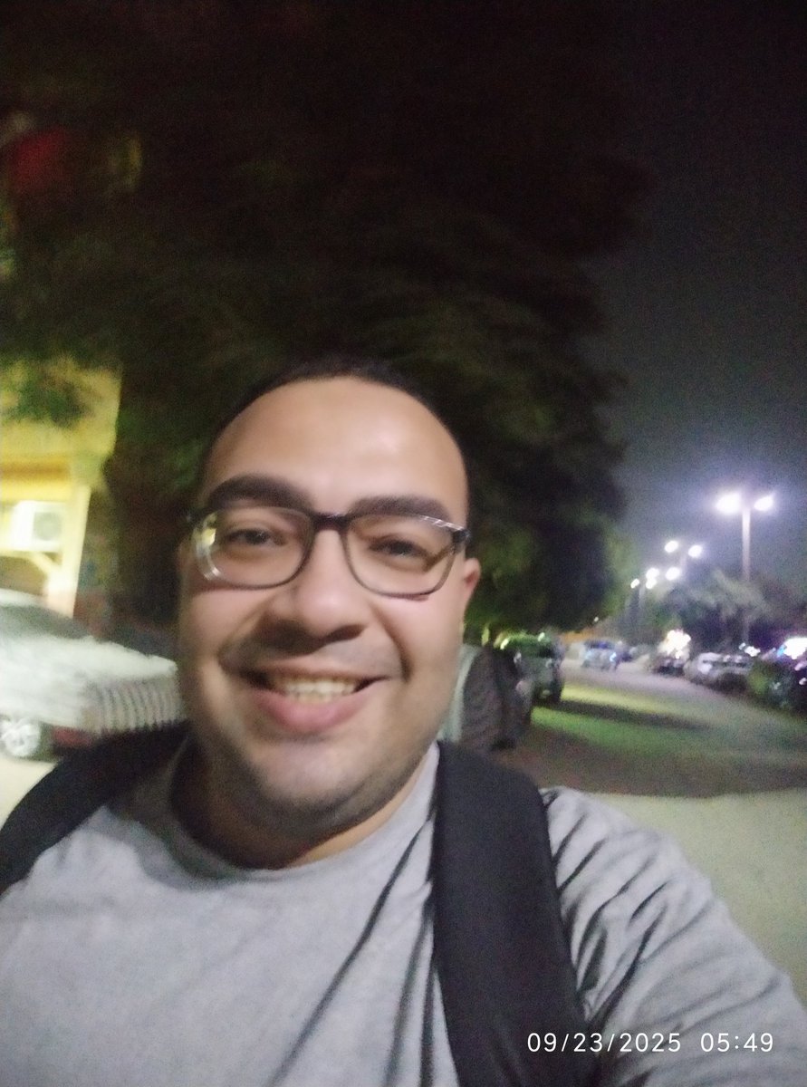 صوره تلخص حياة الشباب المصري اللي شغال ف القطاع الخاص...تنزل الفجريه من الساعه ٦الاربع علشان تلحق البصمه الساعه ٨ص بدل م يتخصملك ربع يوم بسب تاخير دقيقه 😂☺️👌🏻