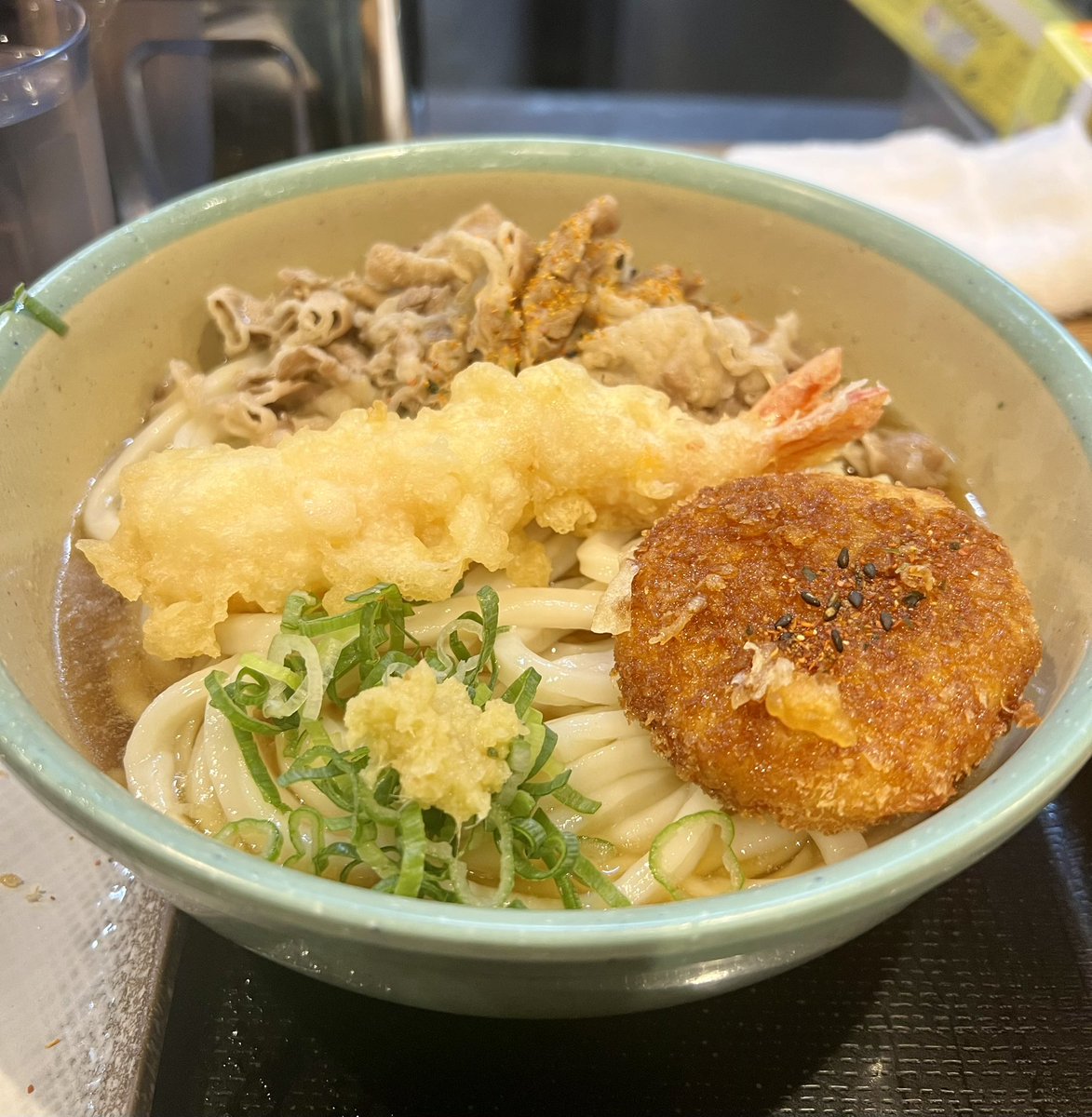 god_munches's tweet photo. お彼岸の墓参で谷中へ
帰りに冷肉うどん大盛＠日暮里•おにやんま https://t.co/6hYR9zpkaf