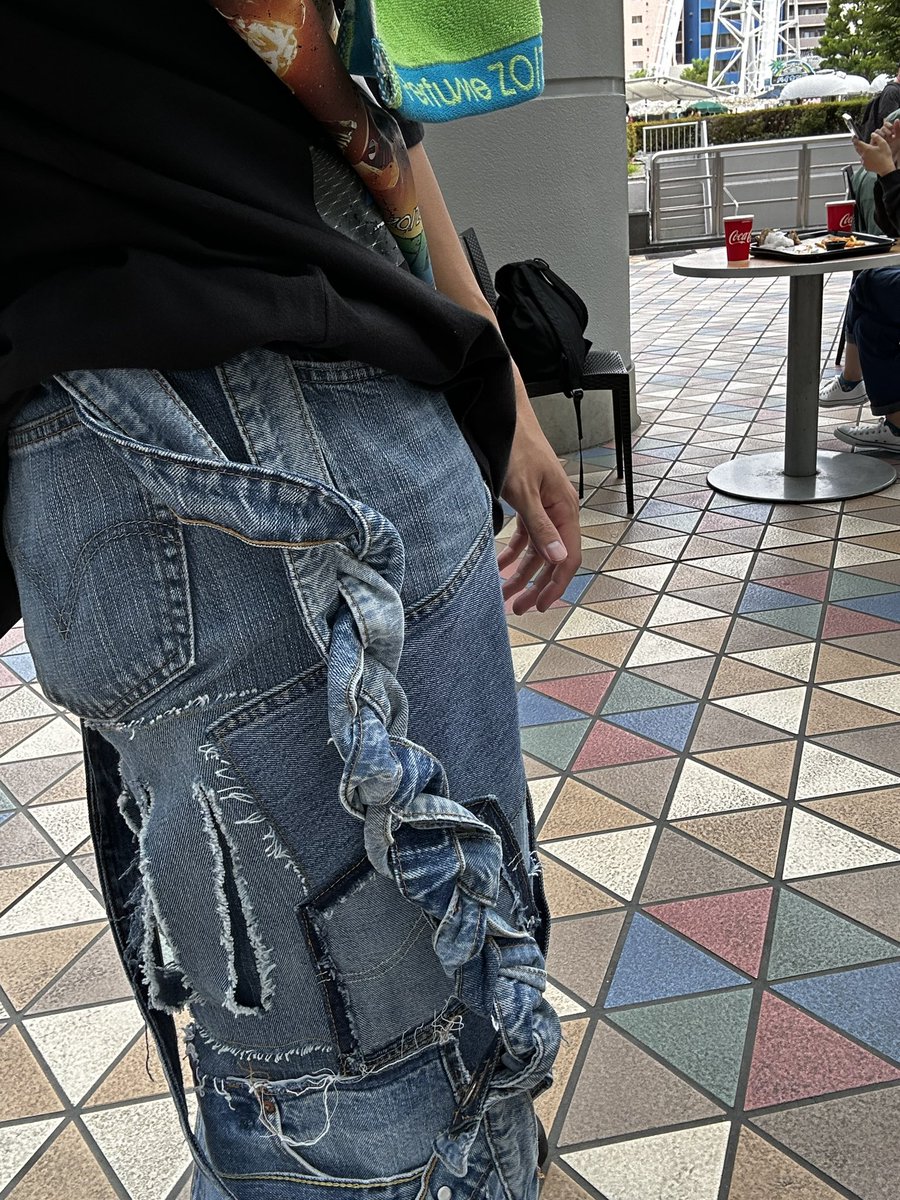 本日もこの派手めデニム履いておりますので見かけたら是非お声がけ下さい✋✋✋