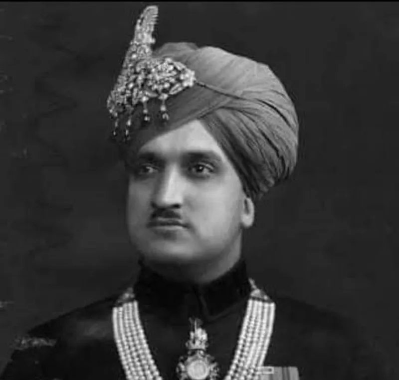 जम्मू-कश्मीर के महाराजा हरिसिंह को आज सबसे अधिक बदनाम किया जाता है तथा साजिश के तहत उनके महान कार्यों को भी छिपा दिया गया है।

आइए महाराजा हरि सिंह जी के कुछ महान कार्यों पर एक नजर डालें।

#महाराजा_हरि_सिंह_की_जय

Read full Thread 🧵🧵

(1/9)