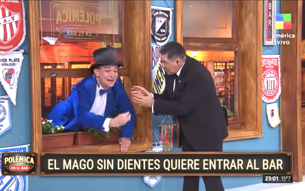 MAGOSINDIENTES's tweet image. Y un día volvió a la TV #Programa Polémica en el Bar !!!! Gracias a toda la producción por la invitación de hoy al primer Programa !!!!