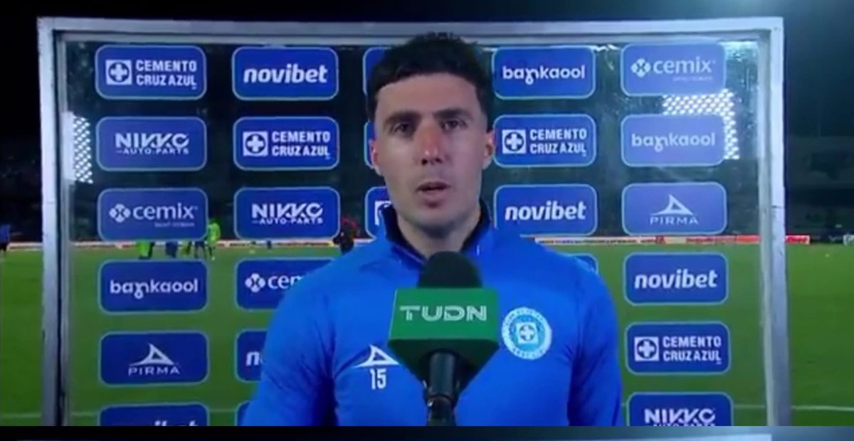 -José Paradela: "Quiero ganar un tricampeonato como lo ganó el Cruz Azul de los años 70's".

Reportero: ¿Porque no un tricampeonato como lo ganó América?

-José Paradela: "Dije que quiero ganarlo, no robarlo". 🔥😎