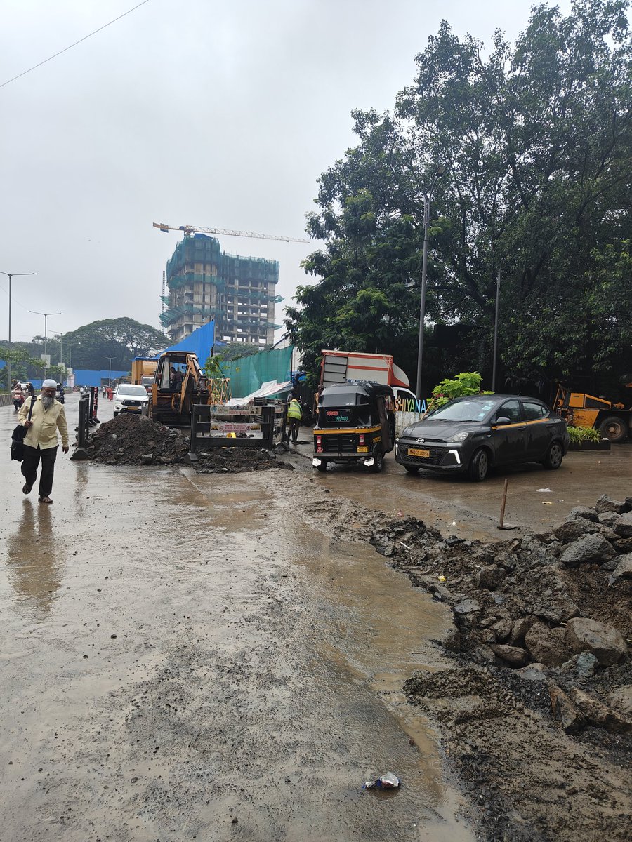 ठाण्यातील वर्तकनगर येथील  <a href="/RaymondRealtyIN/">Raymond Realty</a> आशियाना टॉवरकडे जाणाऱ्या रस्त्यावर <a href="/mahanagargas/">Mahanagar Gas Ltd.</a> पाईपलाईनचे काम सुरू आहे. पण ही गॅस लाइन येथील ३०० रहिवाश्यांना कधी मिळणार? #गॅसलाइन_द्या <a href="/CMOMaharashtra/">CMO Maharashtra</a> <a href="/mieknathshinde/">Eknath Shinde - एकनाथ शिंदे</a> <a href="/nareshmhaske/">Naresh Mhaske</a> <a href="/mhadaofficial/">MHADA</a> <a href="/PetroleumMin/">Ministry of Petroleum and Natural Gas #MoPNG</a> <a href="/TMCaTweetAway/">Thane Municipal Corporation - ठाणे महानगरपालिका</a>